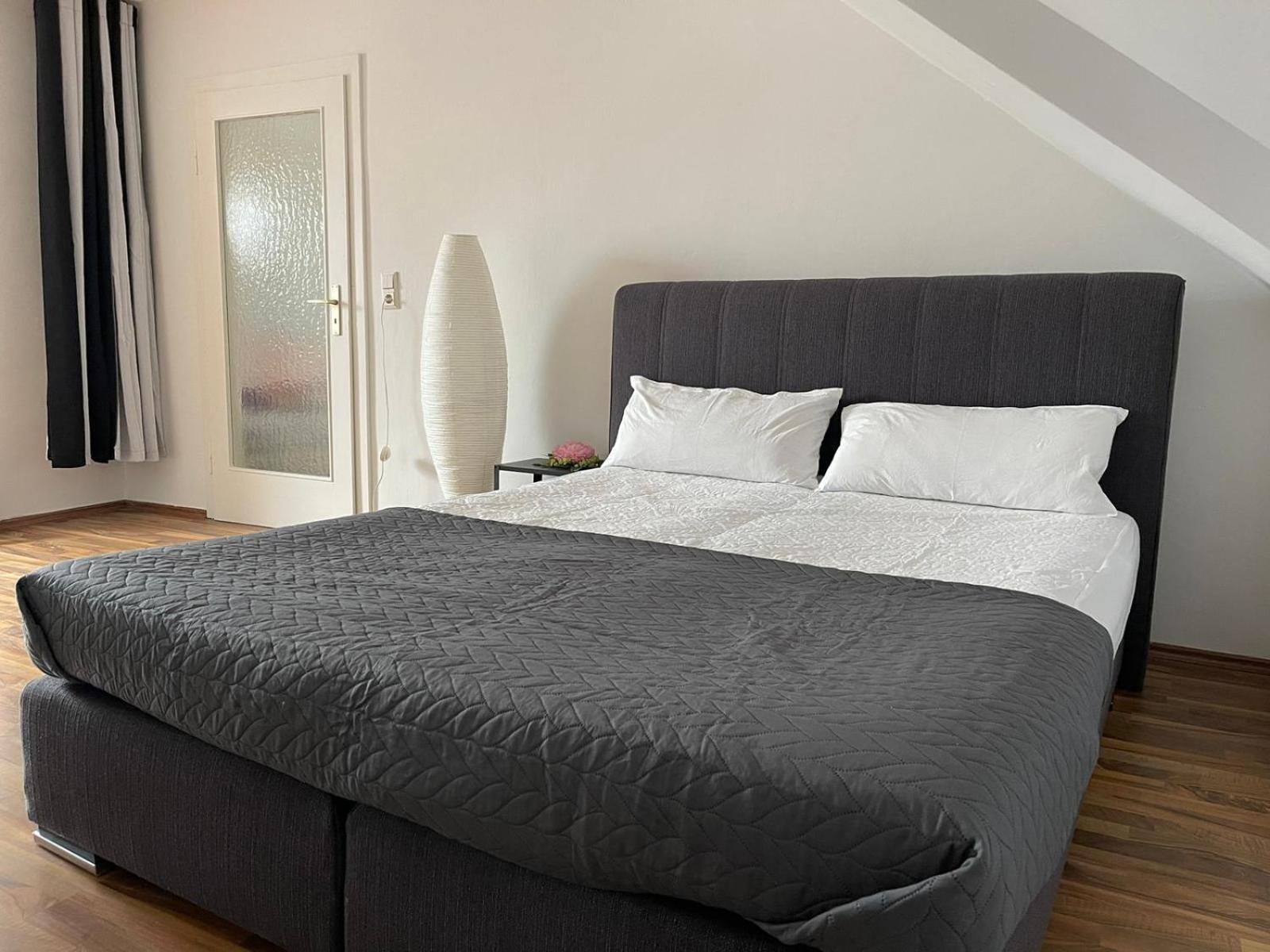 Geraeumige 3-Zimmer-Ferienwohnung Im Herzen Von 卡塞尔 外观 照片