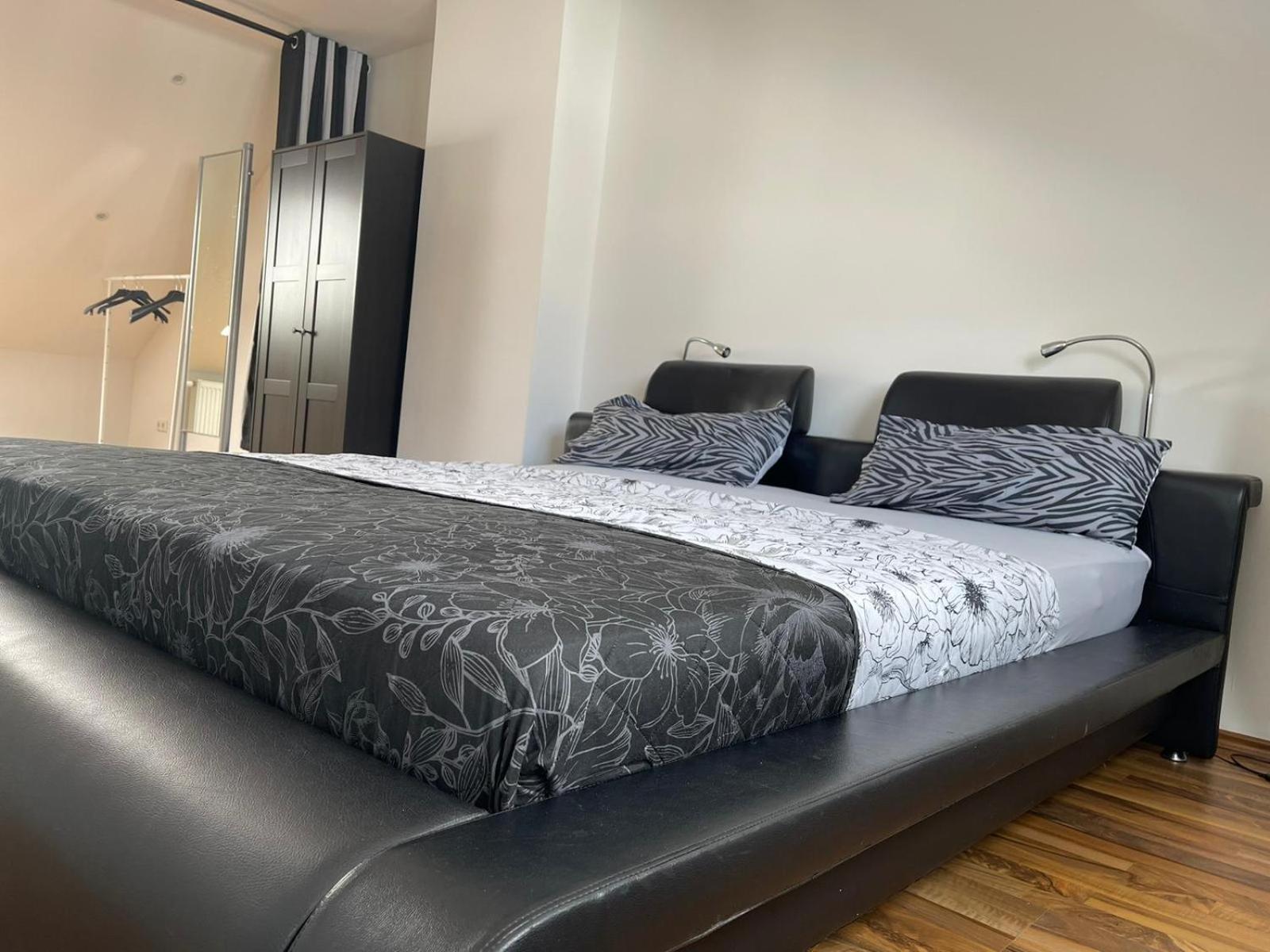 Geraeumige 3-Zimmer-Ferienwohnung Im Herzen Von 卡塞尔 外观 照片