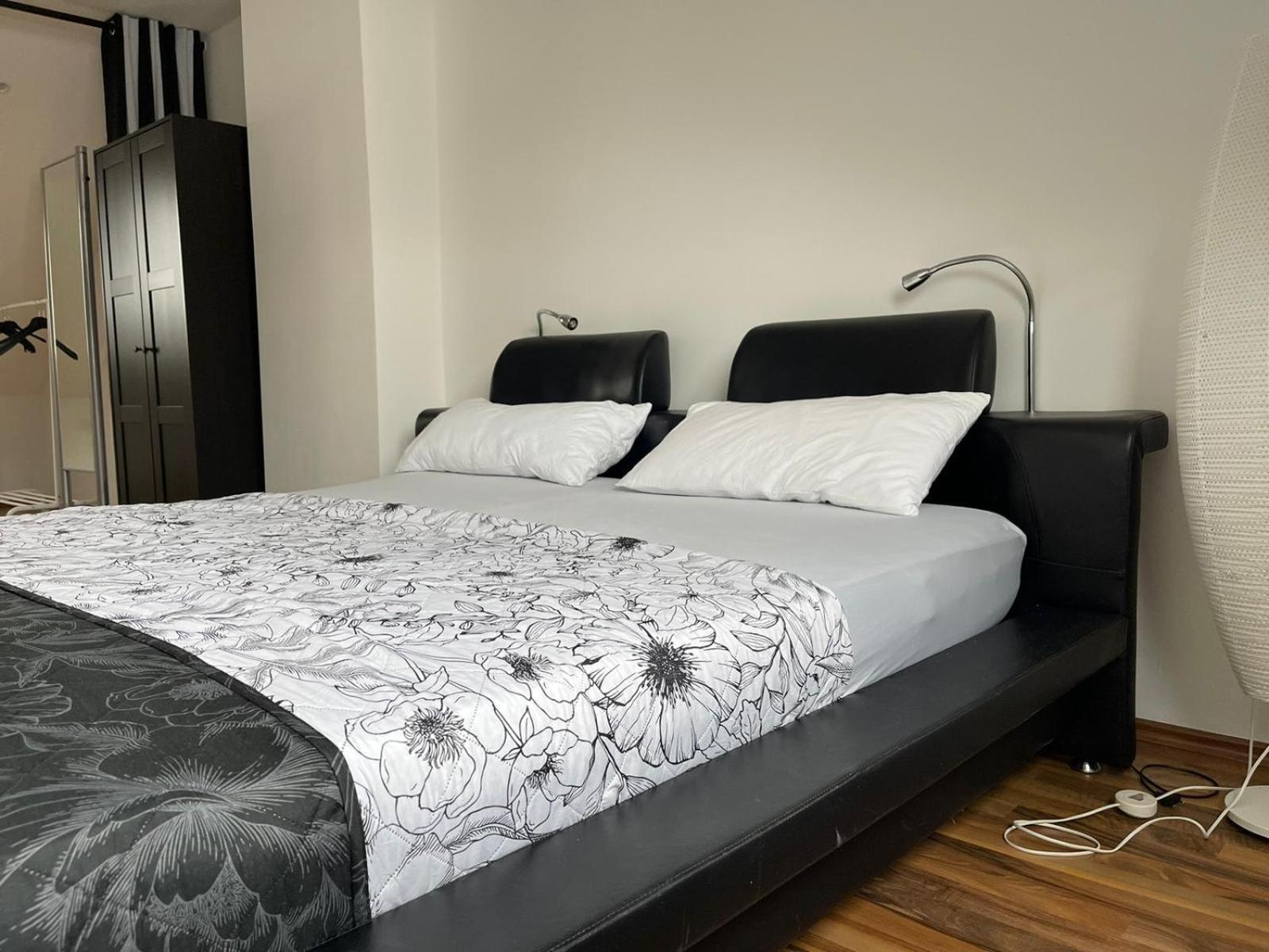 Geraeumige 3-Zimmer-Ferienwohnung Im Herzen Von 卡塞尔 外观 照片